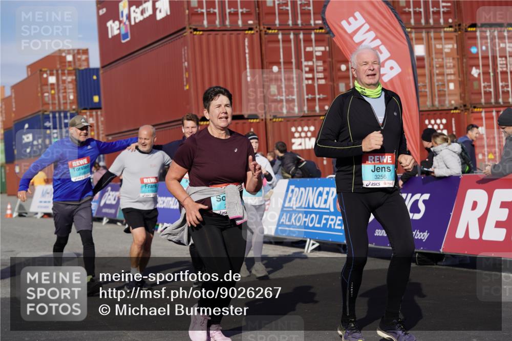 03.10.2025 - Köhlbrandbrückenlauf Michael Burmester http://msf.ph/oto/9026267 03.10.2025 10:29:48 Ziel 1552, 1589, 1704, 2047, 2286, 2348, 2624, 2633, 3256 meine-sportfotos.de