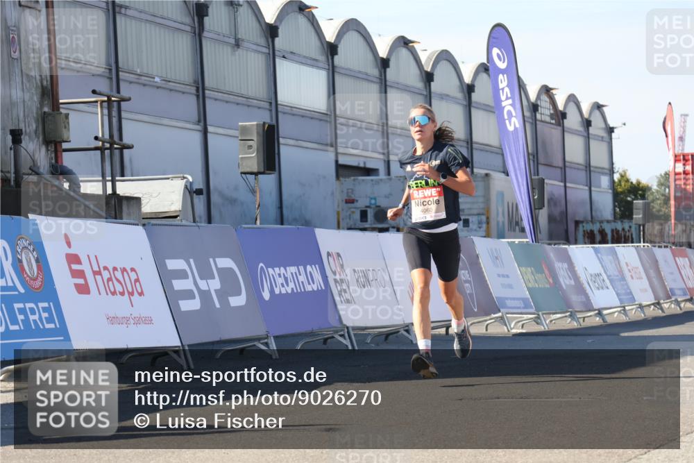 03.10.2025 - Köhlbrandbrückenlauf Luisa Fischer http://msf.ph/oto/9026270 03.10.2025 12:54:29 Ziel 4023, 4060, 4106 meine-sportfotos.de