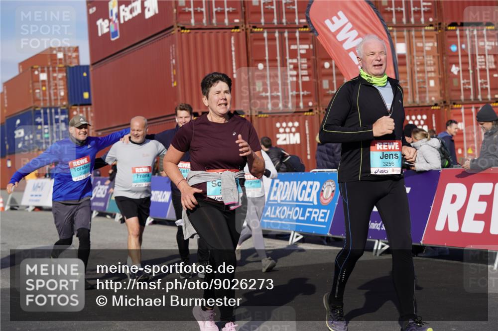 03.10.2025 - Köhlbrandbrückenlauf Michael Burmester http://msf.ph/oto/9026273 03.10.2025 10:29:48 Ziel 1552, 1589, 1704, 2047, 2286, 2348, 2624, 2633, 3256 meine-sportfotos.de