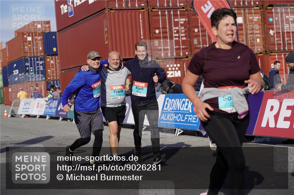 03.10.2025 - Köhlbrandbrückenlauf Michael Burmester http://msf.ph/oto/9026281 03.10.2025 10:29:48 Ziel 1552, 1589, 1704, 2047, 2286, 2348, 2624, 2633, 3256 meine-sportfotos.de