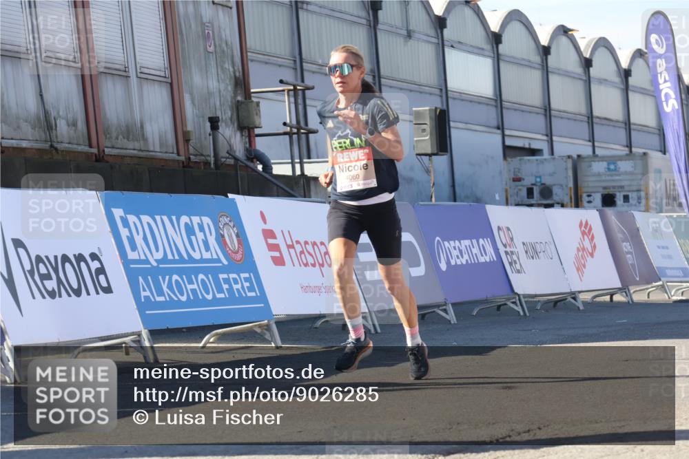 03.10.2025 - Köhlbrandbrückenlauf Luisa Fischer http://msf.ph/oto/9026285 03.10.2025 12:54:30 Ziel 4023, 4060, 4106, 4209 meine-sportfotos.de
