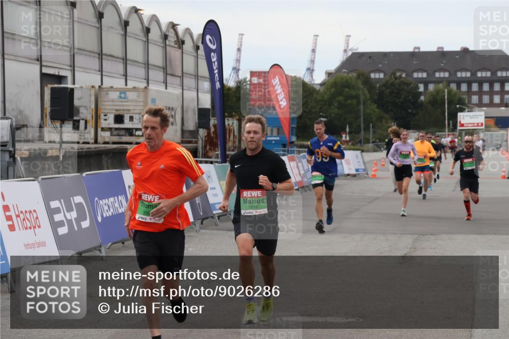 03.10.2025 - Köhlbrandbrückenlauf Julia Fischer http://msf.ph/oto/9026286 03.10.2025 16:00:39 Ziel 7116, 7202, 7287, 7327, 7818, 8811, 9188, 9189, 9240, 9391, 9491, 9568, 9717 meine-sportfotos.de