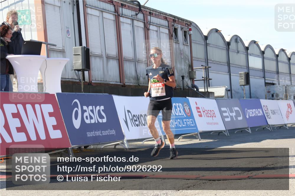 03.10.2025 - Köhlbrandbrückenlauf Luisa Fischer http://msf.ph/oto/9026292 03.10.2025 12:54:31 Ziel 4023, 4060, 4106, 4209 meine-sportfotos.de
