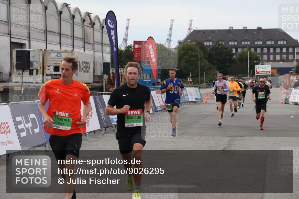 03.10.2025 - Köhlbrandbrückenlauf Julia Fischer http://msf.ph/oto/9026295 03.10.2025 16:00:39 Ziel 7116, 7202, 7287, 7327, 7818, 8811, 9188, 9189, 9240, 9391, 9491, 9568, 9717 meine-sportfotos.de