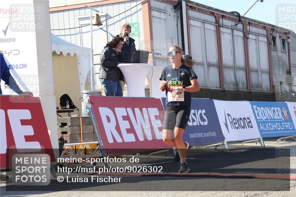 03.10.2025 - Köhlbrandbrückenlauf Luisa Fischer http://msf.ph/oto/9026302 03.10.2025 12:54:32 Ziel 4023, 4060, 4106, 4209 meine-sportfotos.de