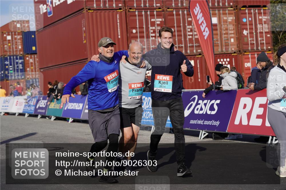 03.10.2025 - Köhlbrandbrückenlauf Michael Burmester http://msf.ph/oto/9026303 03.10.2025 10:29:49 Ziel 1552, 1589, 1704, 2047, 2286, 2348, 2624, 2633 meine-sportfotos.de