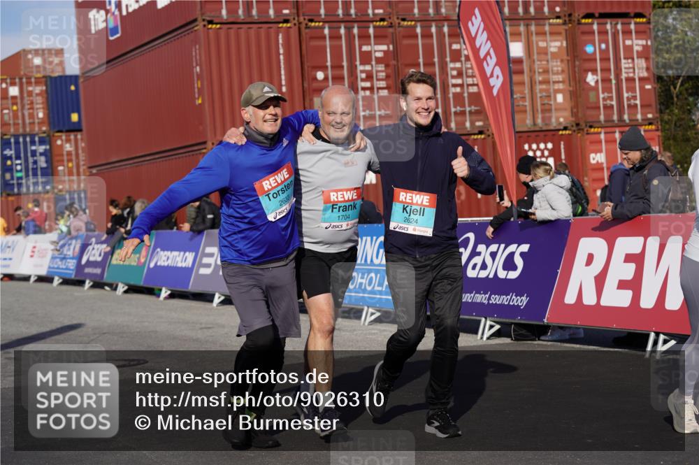 03.10.2025 - Köhlbrandbrückenlauf Michael Burmester http://msf.ph/oto/9026310 03.10.2025 10:29:49 Ziel 1552, 1589, 1704, 2047, 2286, 2348, 2624, 2633 meine-sportfotos.de