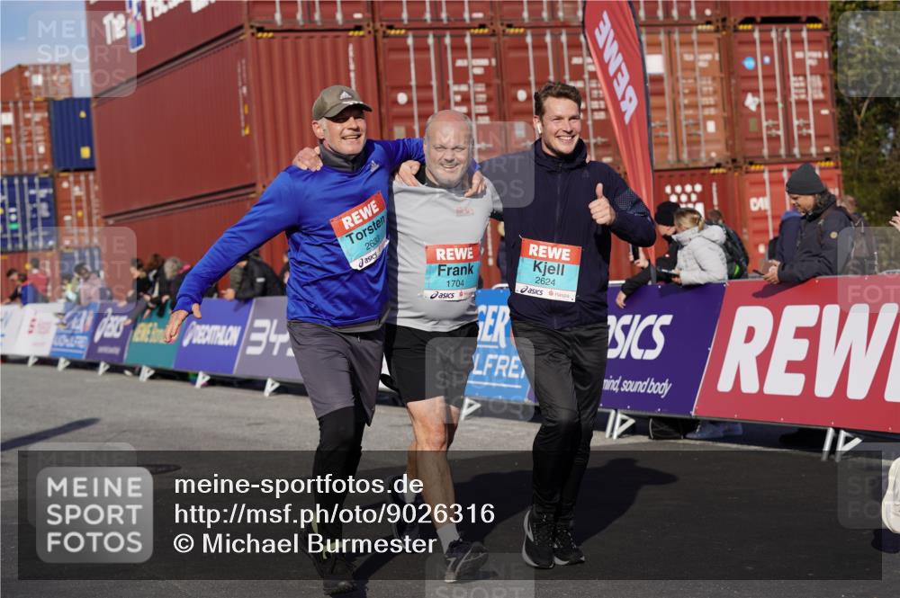 03.10.2025 - Köhlbrandbrückenlauf Michael Burmester http://msf.ph/oto/9026316 03.10.2025 10:29:49 Ziel 1552, 1589, 1704, 2047, 2286, 2348, 2624, 2633 meine-sportfotos.de