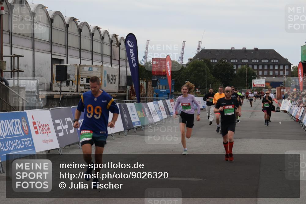03.10.2025 - Köhlbrandbrückenlauf Julia Fischer http://msf.ph/oto/9026320 03.10.2025 16:00:43 Ziel 7189, 7259, 7287, 7327, 7584, 7600, 7818, 8811, 9568 meine-sportfotos.de