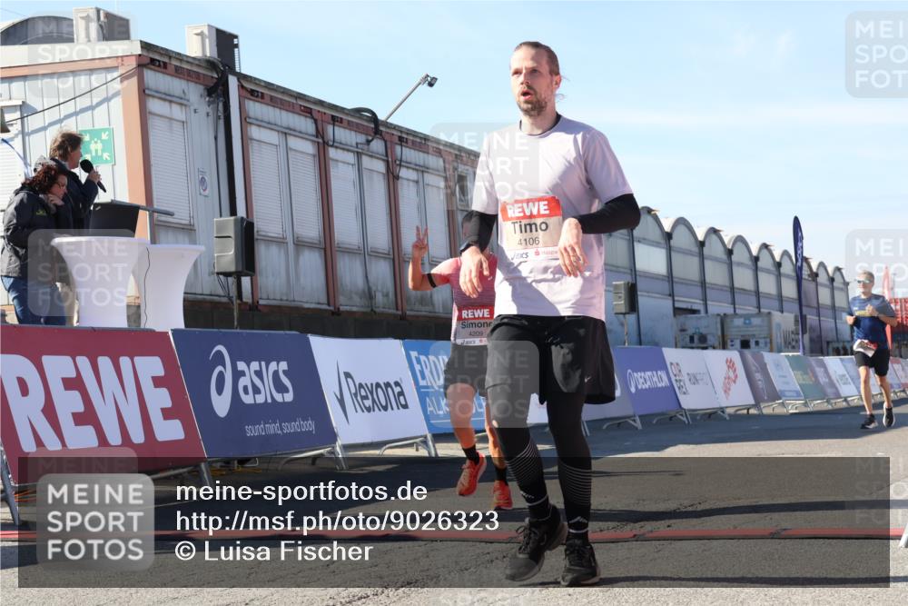 03.10.2025 - Köhlbrandbrückenlauf Luisa Fischer http://msf.ph/oto/9026323 03.10.2025 12:54:35 Ziel 4023, 4060, 4106, 4209, 6683 meine-sportfotos.de