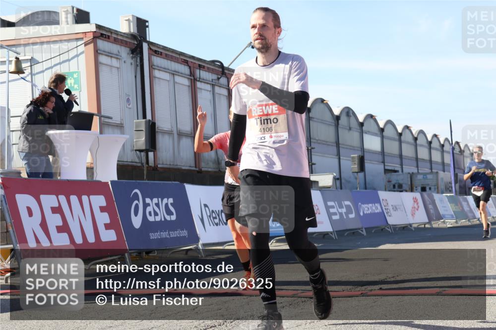 03.10.2025 - Köhlbrandbrückenlauf Luisa Fischer http://msf.ph/oto/9026325 03.10.2025 12:54:35 Ziel 4023, 4060, 4106, 4209, 6683 meine-sportfotos.de