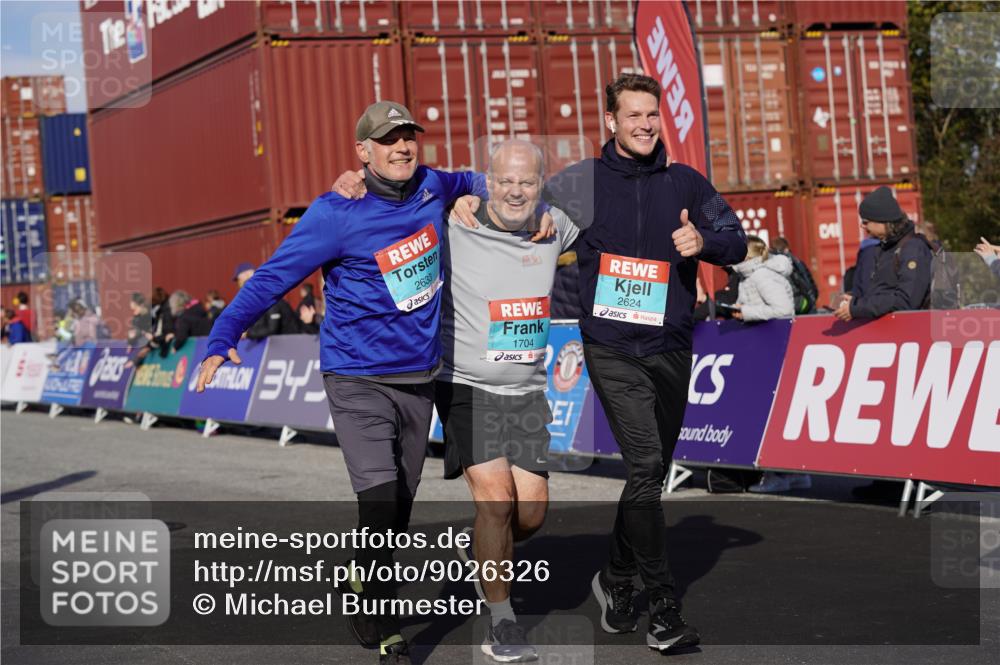 03.10.2025 - Köhlbrandbrückenlauf Michael Burmester http://msf.ph/oto/9026326 03.10.2025 10:29:49 Ziel 1552, 1589, 1704, 2047, 2286, 2348, 2624, 2633 meine-sportfotos.de