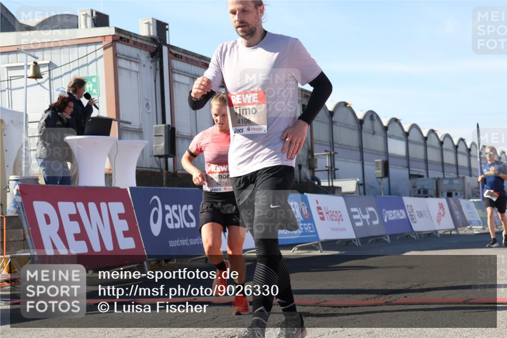 03.10.2025 - Köhlbrandbrückenlauf Luisa Fischer http://msf.ph/oto/9026330 03.10.2025 12:54:35 Ziel 4023, 4060, 4106, 4209, 6683 meine-sportfotos.de