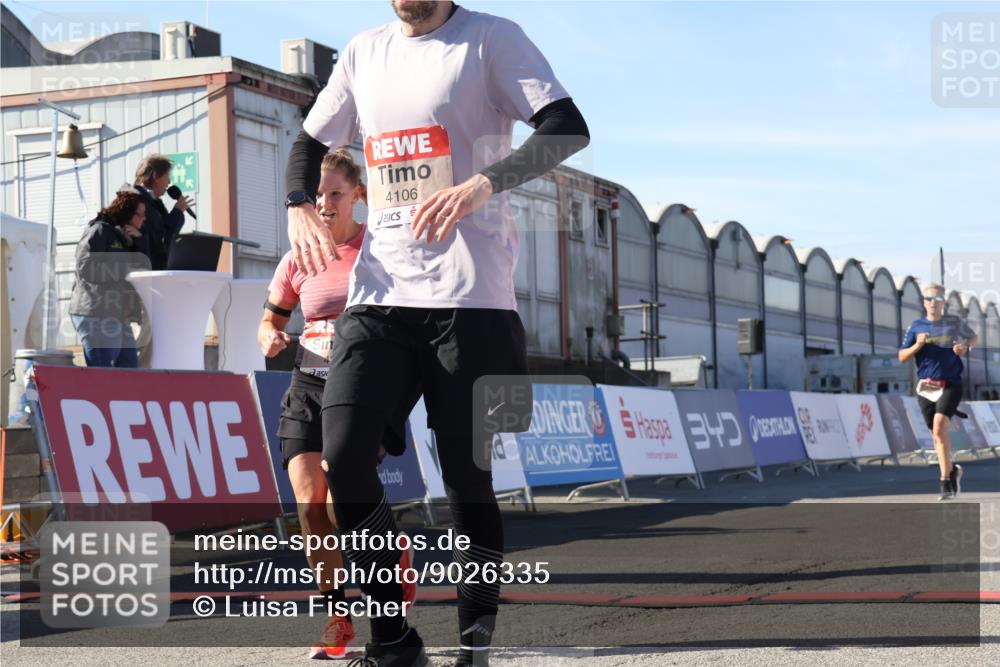 03.10.2025 - Köhlbrandbrückenlauf Luisa Fischer http://msf.ph/oto/9026335 03.10.2025 12:54:36 Ziel 4023, 4060, 4106, 4209, 6683 meine-sportfotos.de