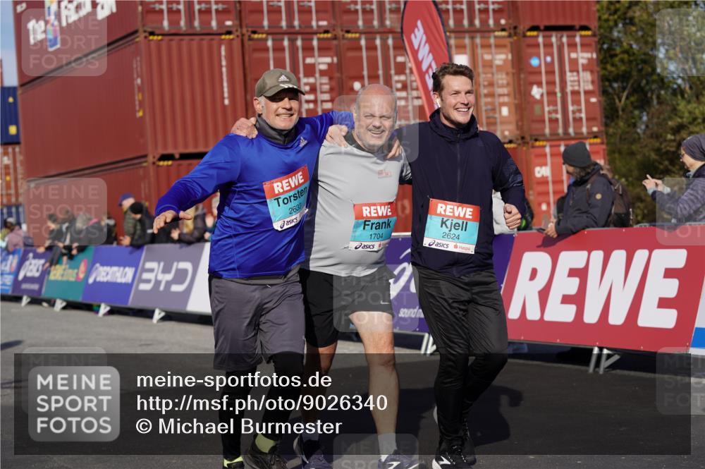 03.10.2025 - Köhlbrandbrückenlauf Michael Burmester http://msf.ph/oto/9026340 03.10.2025 10:29:50 Ziel 1552, 1589, 1704, 2286, 2348, 2624, 2633 meine-sportfotos.de