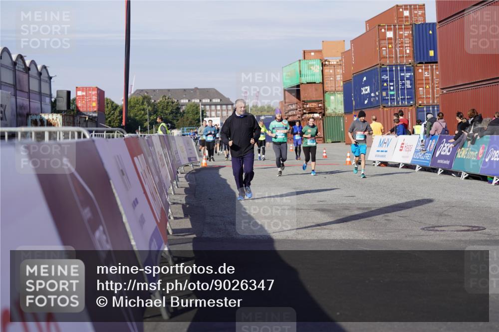 03.10.2025 - Köhlbrandbrückenlauf Michael Burmester http://msf.ph/oto/9026347 03.10.2025 10:29:53 Ziel 1589, 2280, 2286, 2863, 2864, 2865 meine-sportfotos.de