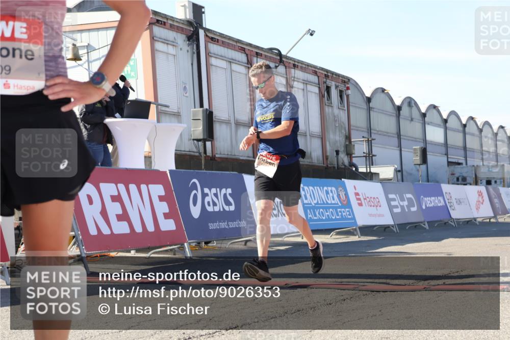 03.10.2025 - Köhlbrandbrückenlauf Luisa Fischer http://msf.ph/oto/9026353 03.10.2025 12:54:38 Ziel 4060, 4106, 4209, 6621, 6683 meine-sportfotos.de