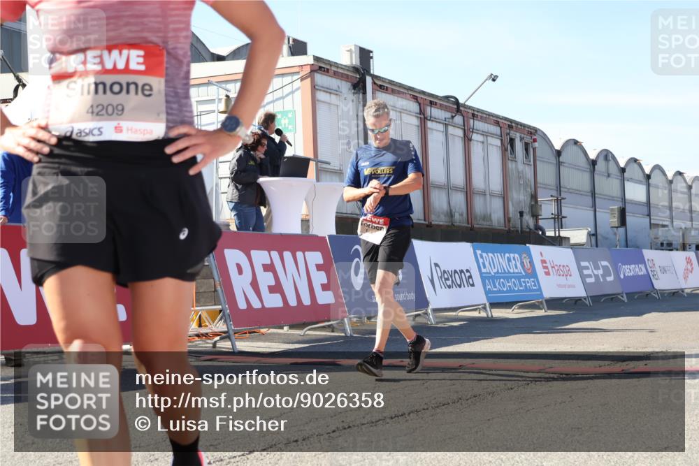 03.10.2025 - Köhlbrandbrückenlauf Luisa Fischer http://msf.ph/oto/9026358 03.10.2025 12:54:39 Ziel 4060, 4106, 4209, 6621, 6683 meine-sportfotos.de