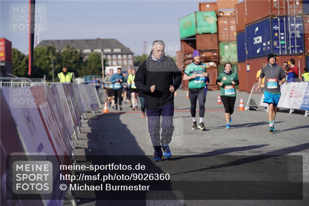 03.10.2025 - Köhlbrandbrückenlauf Michael Burmester http://msf.ph/oto/9026360 03.10.2025 10:29:55 Ziel 1589, 2280, 2863, 2864, 2865 meine-sportfotos.de