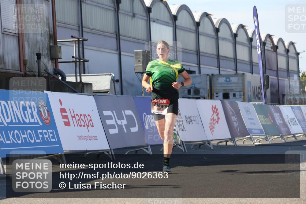 03.10.2025 - Köhlbrandbrückenlauf Luisa Fischer http://msf.ph/oto/9026363 03.10.2025 12:54:41 Ziel 4060, 4079, 4106, 4209, 6621, 6683 meine-sportfotos.de