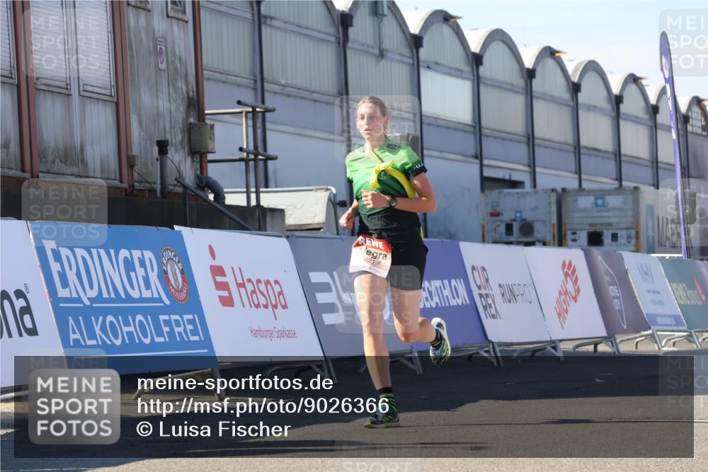03.10.2025 - Köhlbrandbrückenlauf Luisa Fischer http://msf.ph/oto/9026366 03.10.2025 12:54:41 Ziel 4060, 4079, 4106, 4209, 6621, 6683 meine-sportfotos.de