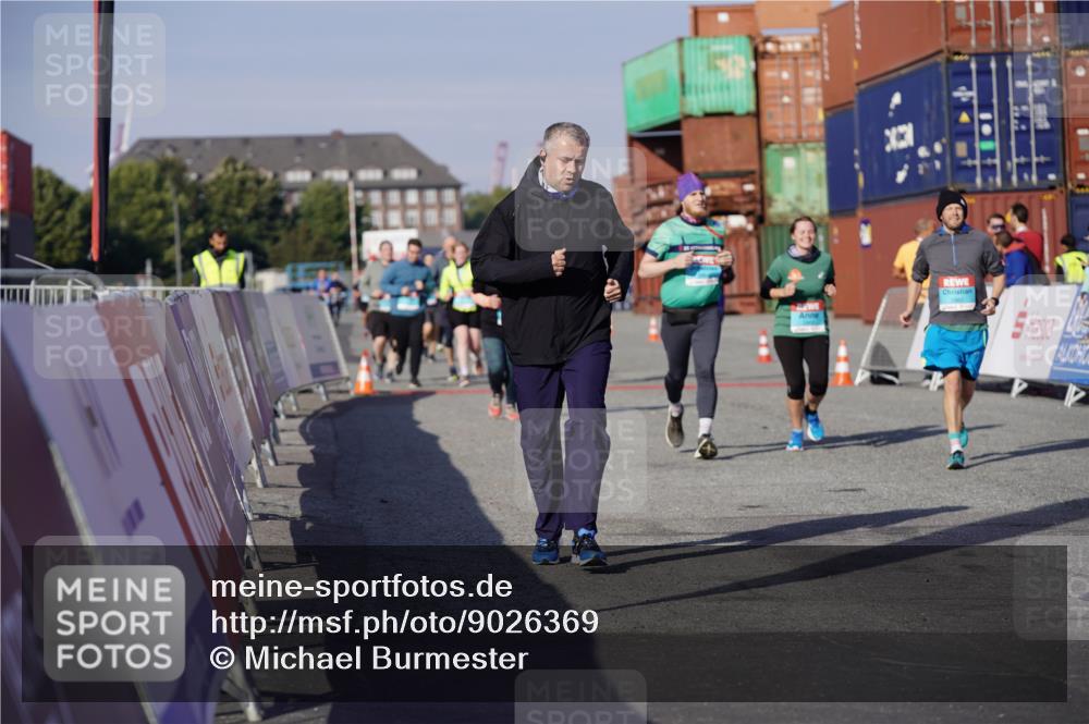03.10.2025 - Köhlbrandbrückenlauf Michael Burmester http://msf.ph/oto/9026369 03.10.2025 10:29:55 Ziel 1589, 2280, 2863, 2864, 2865 meine-sportfotos.de