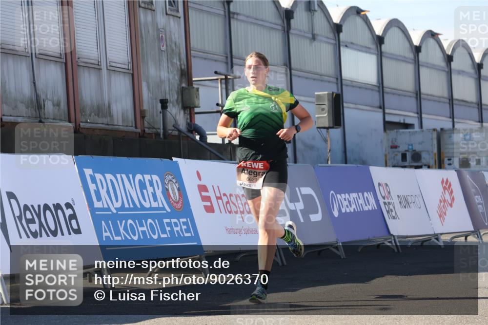 03.10.2025 - Köhlbrandbrückenlauf Luisa Fischer http://msf.ph/oto/9026370 03.10.2025 12:54:42 Ziel 4060, 4079, 4106, 4209, 6621, 6683 meine-sportfotos.de