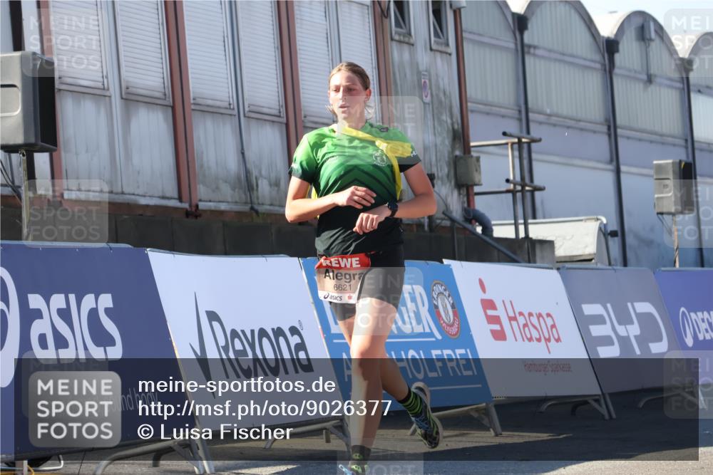03.10.2025 - Köhlbrandbrückenlauf Luisa Fischer http://msf.ph/oto/9026377 03.10.2025 12:54:42 Ziel 4060, 4079, 4106, 4209, 6621, 6683 meine-sportfotos.de