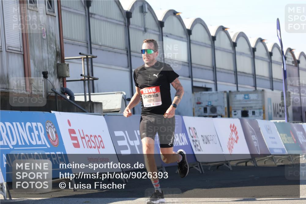 03.10.2025 - Köhlbrandbrückenlauf Luisa Fischer http://msf.ph/oto/9026393 03.10.2025 12:54:44 Ziel 4079, 4106, 4209, 6621, 6683 meine-sportfotos.de