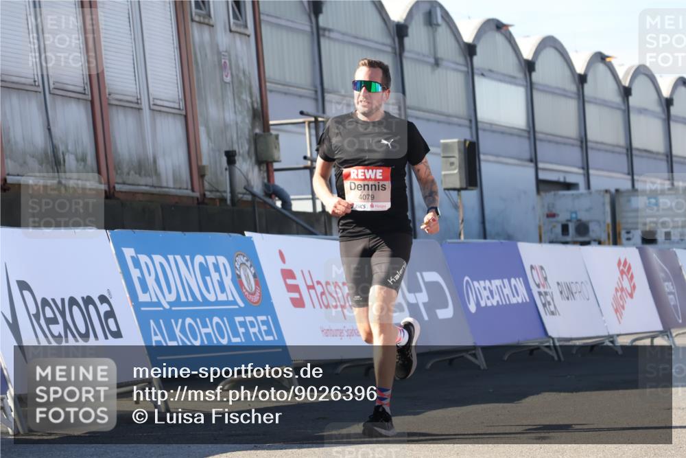 03.10.2025 - Köhlbrandbrückenlauf Luisa Fischer http://msf.ph/oto/9026396 03.10.2025 12:54:44 Ziel 4079, 4106, 4209, 6621, 6683 meine-sportfotos.de