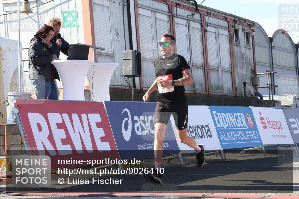 03.10.2025 - Köhlbrandbrückenlauf Luisa Fischer http://msf.ph/oto/9026410 03.10.2025 12:54:45 Ziel 4079, 4106, 4209, 6151, 6621, 6683 meine-sportfotos.de