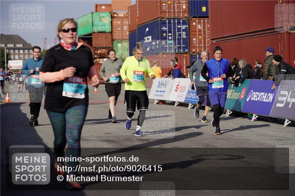03.10.2025 - Köhlbrandbrückenlauf Michael Burmester http://msf.ph/oto/9026415 03.10.2025 10:30:03 Ziel 2067, 2092, 2112, 2280, 2325, 2326, 2763, 2863, 2864, 2865, 3607, 3819 meine-sportfotos.de