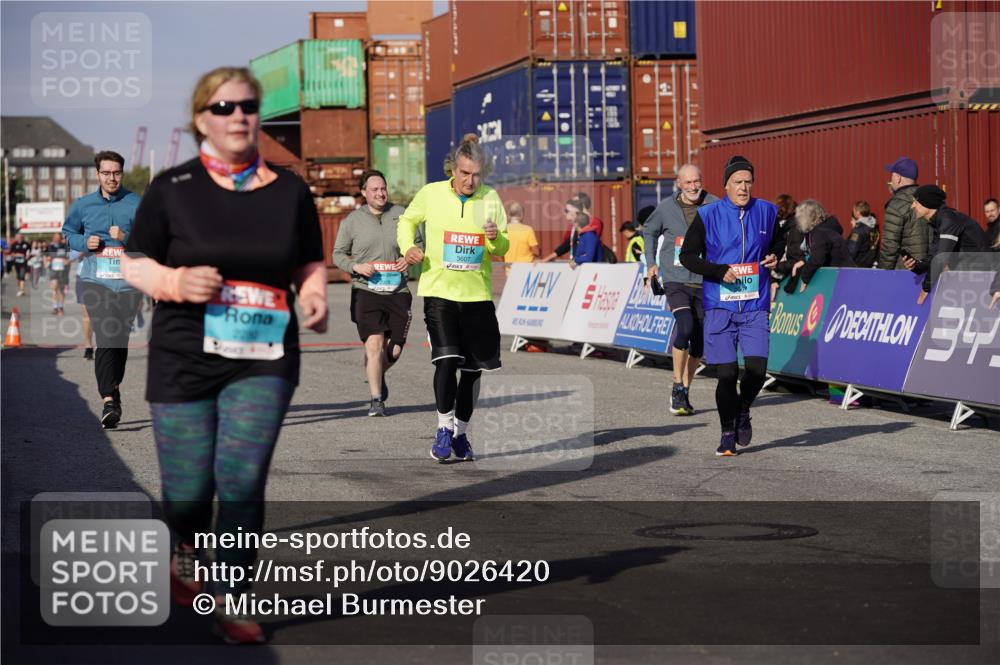 03.10.2025 - Köhlbrandbrückenlauf Michael Burmester http://msf.ph/oto/9026420 03.10.2025 10:30:03 Ziel 2067, 2092, 2112, 2280, 2325, 2326, 2763, 2863, 2864, 2865, 3607, 3819 meine-sportfotos.de