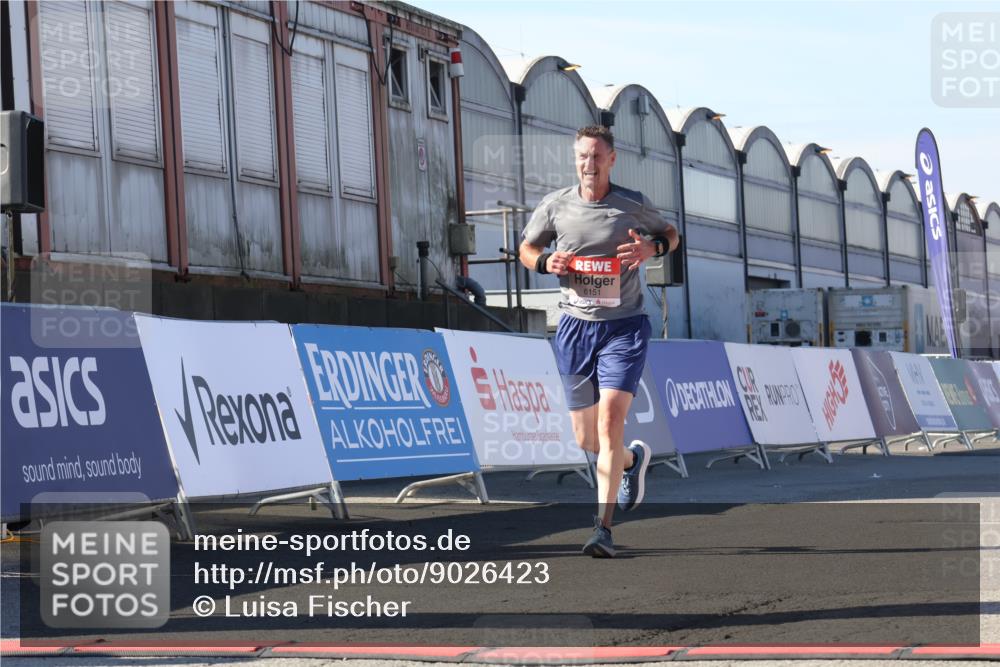 03.10.2025 - Köhlbrandbrückenlauf Luisa Fischer http://msf.ph/oto/9026423 03.10.2025 12:54:49 Ziel 4079, 6151, 6621, 6683 meine-sportfotos.de