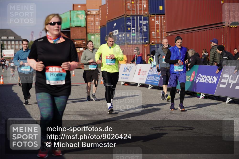 03.10.2025 - Köhlbrandbrückenlauf Michael Burmester http://msf.ph/oto/9026424 03.10.2025 10:30:03 Ziel 2067, 2092, 2112, 2280, 2325, 2326, 2763, 2863, 2864, 2865, 3607, 3819 meine-sportfotos.de