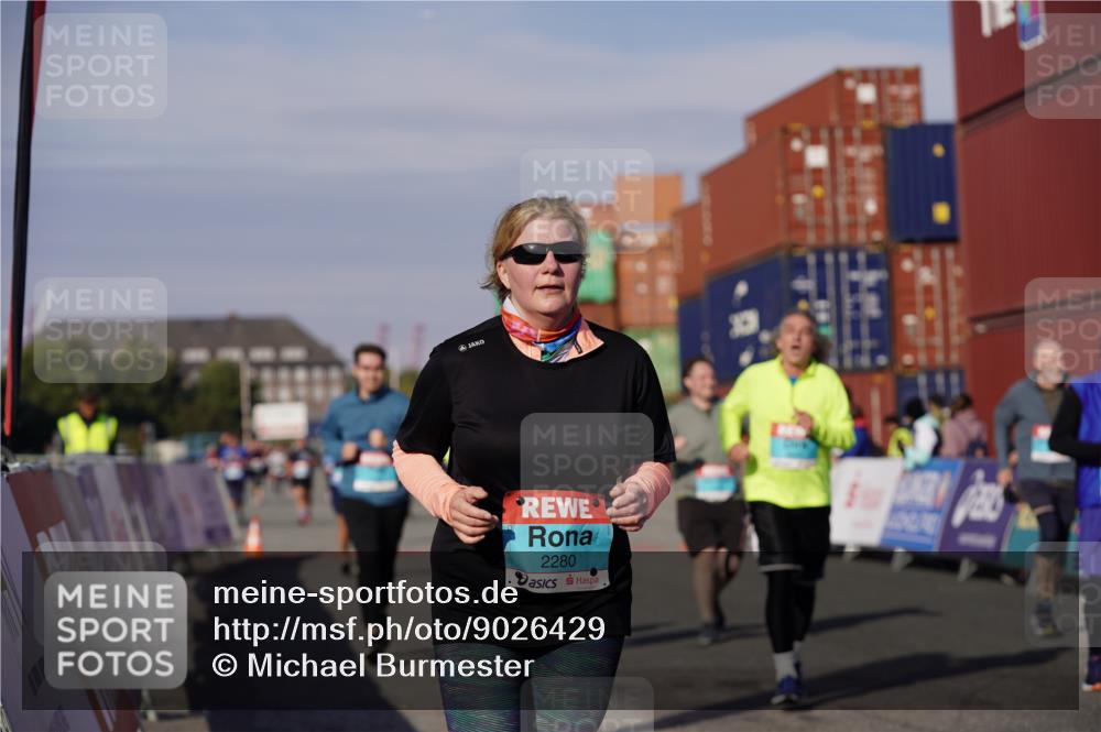 03.10.2025 - Köhlbrandbrückenlauf Michael Burmester http://msf.ph/oto/9026429 03.10.2025 10:30:03 Ziel 2067, 2092, 2112, 2280, 2325, 2326, 2763, 2863, 2864, 2865, 3607, 3819 meine-sportfotos.de