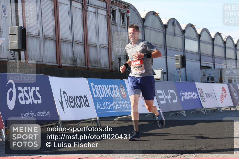 03.10.2025 - Köhlbrandbrückenlauf Luisa Fischer http://msf.ph/oto/9026431 03.10.2025 12:54:49 Ziel 4079, 6151, 6621, 6683 meine-sportfotos.de
