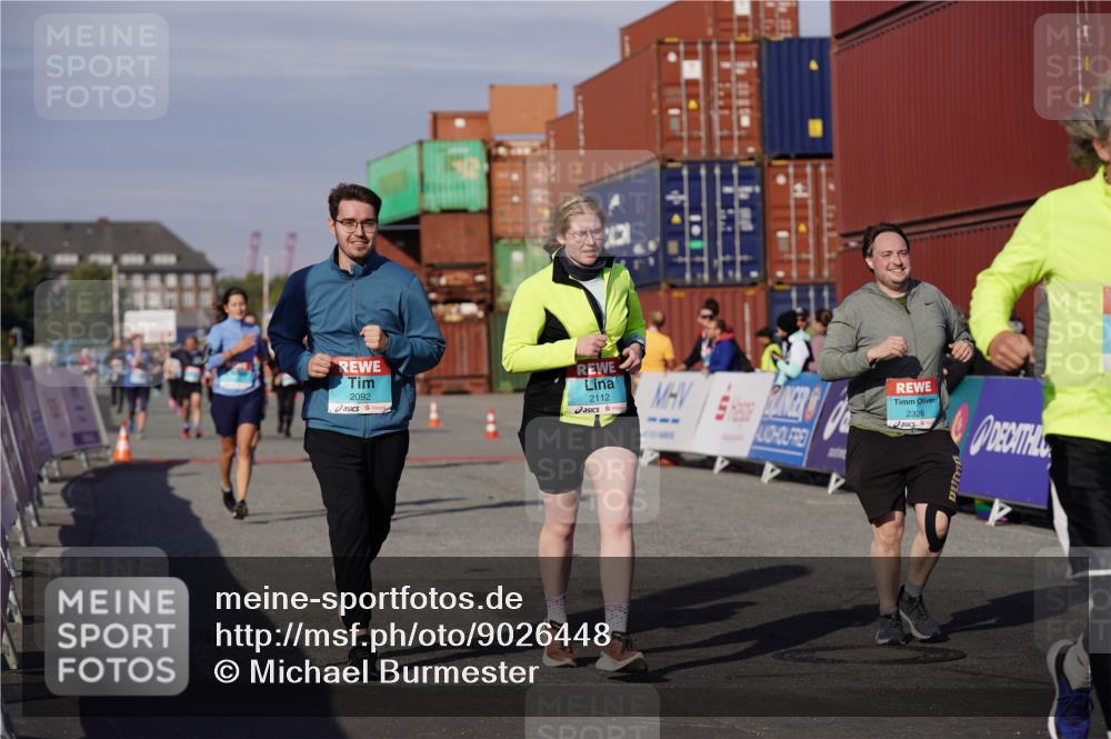 03.10.2025 - Köhlbrandbrückenlauf Michael Burmester http://msf.ph/oto/9026448 03.10.2025 10:30:06 Ziel 1358, 2067, 2092, 2112, 2325, 2326, 2763, 3607, 3784, 3819 meine-sportfotos.de