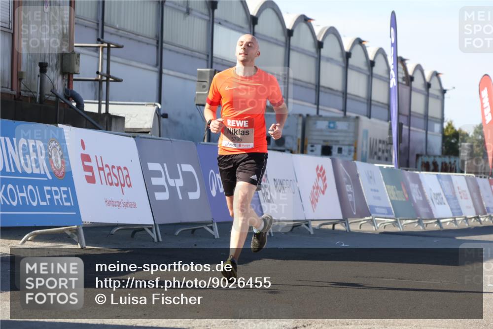 03.10.2025 - Köhlbrandbrückenlauf Luisa Fischer http://msf.ph/oto/9026455 03.10.2025 12:54:58 Ziel 5765, 6151 meine-sportfotos.de
