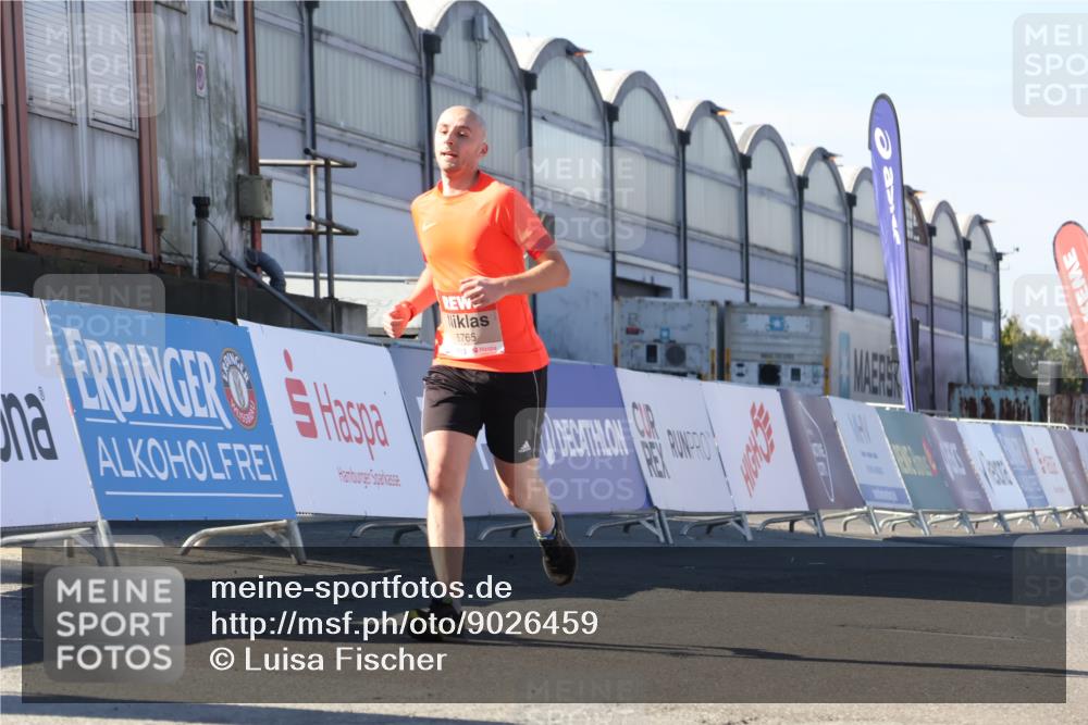 03.10.2025 - Köhlbrandbrückenlauf Luisa Fischer http://msf.ph/oto/9026459 03.10.2025 12:54:59 Ziel 5765, 6151 meine-sportfotos.de