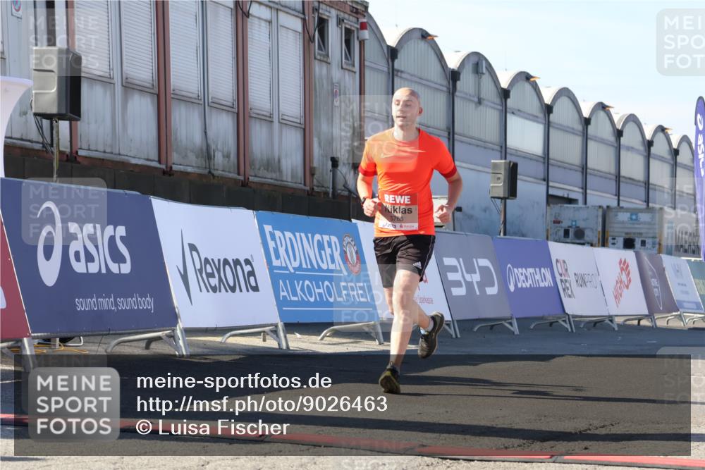 03.10.2025 - Köhlbrandbrückenlauf Luisa Fischer http://msf.ph/oto/9026463 03.10.2025 12:54:59 Ziel 5765, 6151 meine-sportfotos.de
