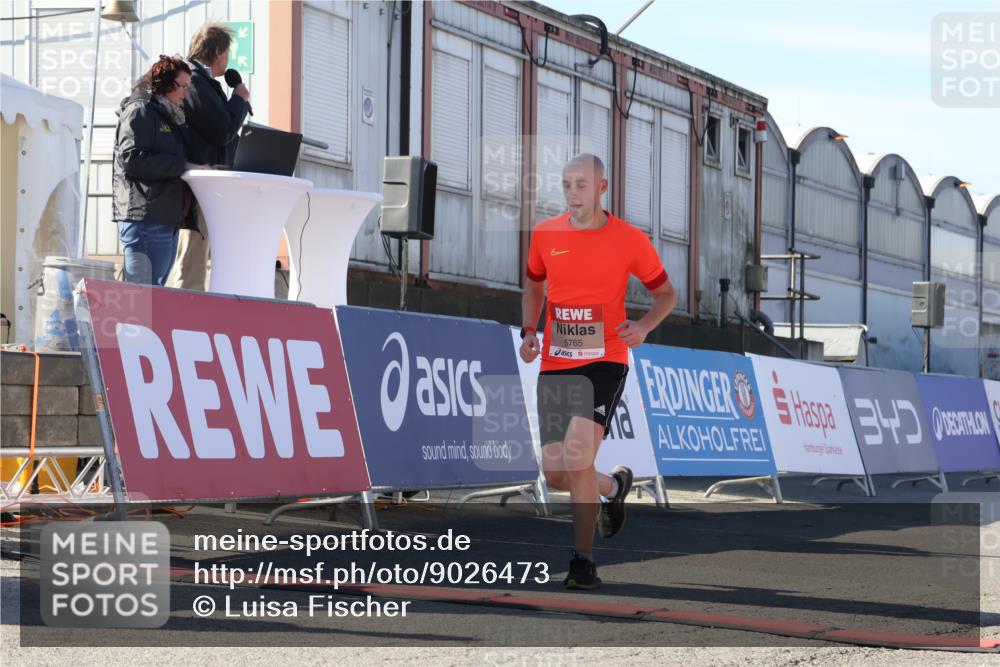 03.10.2025 - Köhlbrandbrückenlauf Luisa Fischer http://msf.ph/oto/9026473 03.10.2025 12:55:00 Ziel 5765, 6151 meine-sportfotos.de