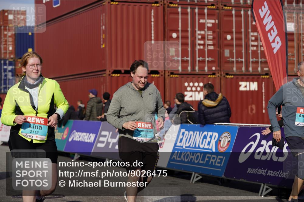 03.10.2025 - Köhlbrandbrückenlauf Michael Burmester http://msf.ph/oto/9026475 03.10.2025 10:30:07 Ziel 1358, 2067, 2092, 2112, 2325, 2326, 2763, 3607, 3784, 3819 meine-sportfotos.de