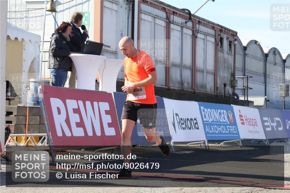 03.10.2025 - Köhlbrandbrückenlauf Luisa Fischer http://msf.ph/oto/9026479 03.10.2025 12:55:00 Ziel 5765, 6151 meine-sportfotos.de