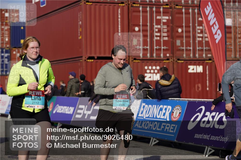 03.10.2025 - Köhlbrandbrückenlauf Michael Burmester http://msf.ph/oto/9026480 03.10.2025 10:30:07 Ziel 1358, 2067, 2092, 2112, 2325, 2326, 2763, 3607, 3784, 3819 meine-sportfotos.de