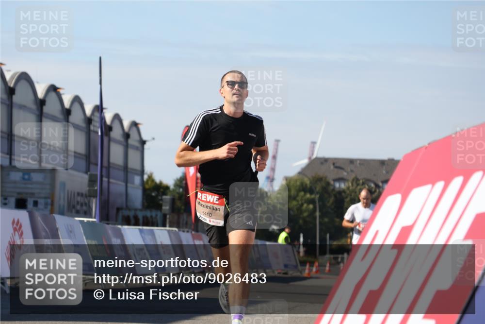 03.10.2025 - Köhlbrandbrückenlauf Luisa Fischer http://msf.ph/oto/9026483 03.10.2025 12:55:05 Ziel 5765, 6410 meine-sportfotos.de