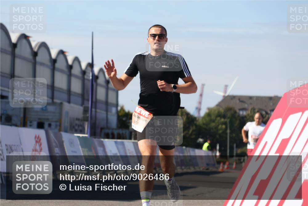 03.10.2025 - Köhlbrandbrückenlauf Luisa Fischer http://msf.ph/oto/9026486 03.10.2025 12:55:06 Ziel 5765, 6410 meine-sportfotos.de