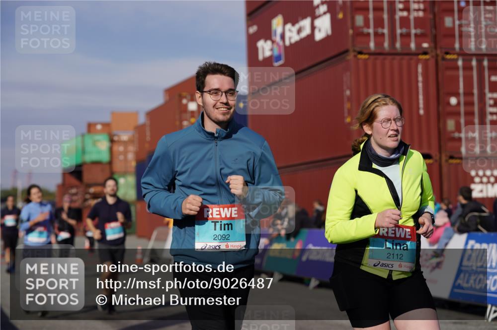 03.10.2025 - Köhlbrandbrückenlauf Michael Burmester http://msf.ph/oto/9026487 03.10.2025 10:30:08 Ziel 1358, 2067, 2092, 2112, 2325, 2326, 2763, 3607, 3784, 3819 meine-sportfotos.de