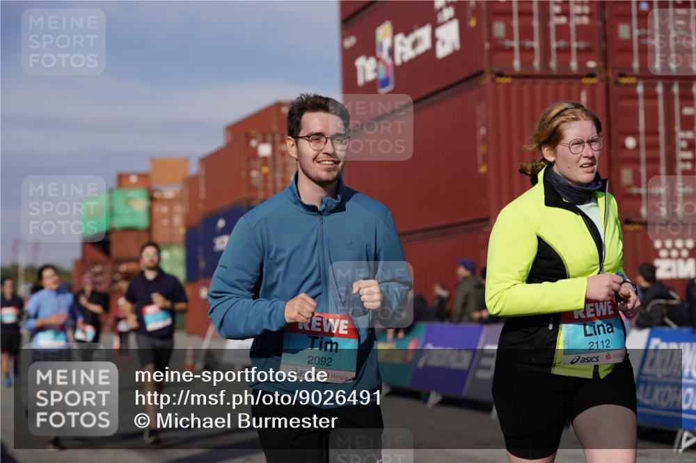 03.10.2025 - Köhlbrandbrückenlauf Michael Burmester http://msf.ph/oto/9026491 03.10.2025 10:30:08 Ziel 1358, 2067, 2092, 2112, 2325, 2326, 2763, 3607, 3784, 3819 meine-sportfotos.de