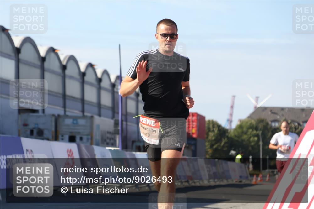 03.10.2025 - Köhlbrandbrückenlauf Luisa Fischer http://msf.ph/oto/9026493 03.10.2025 12:55:06 Ziel 5765, 6410 meine-sportfotos.de